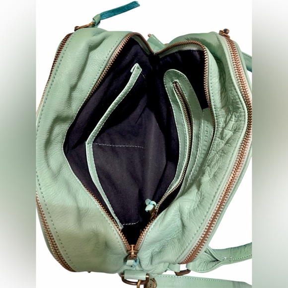 Wanderers Travel Co. “THE BANFF CROSSBODY” - Picture 5 of 8